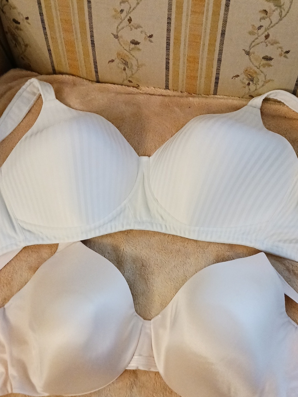 Playtex White And Bali Pink Molded Cup Bra Duo